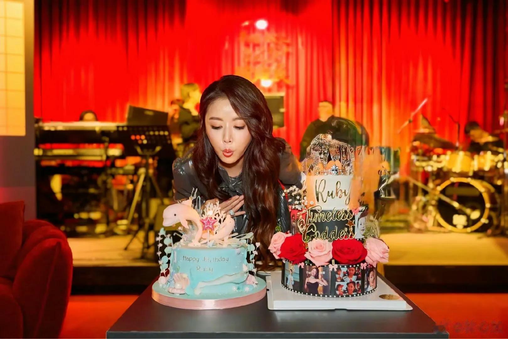 林心如50岁生日尽显好人缘，和朋友私下庆生8次，还办了生日派对