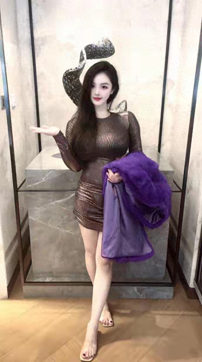 李采娜，1米65身材太吸睛，大骨架脸气质非凡！
