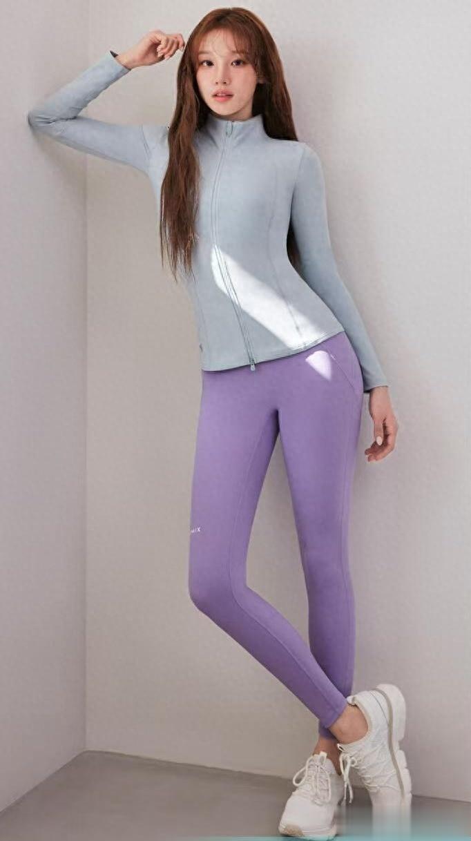 宋雨琦，一组运动感穿搭大长腿，青春无敌气息呀。