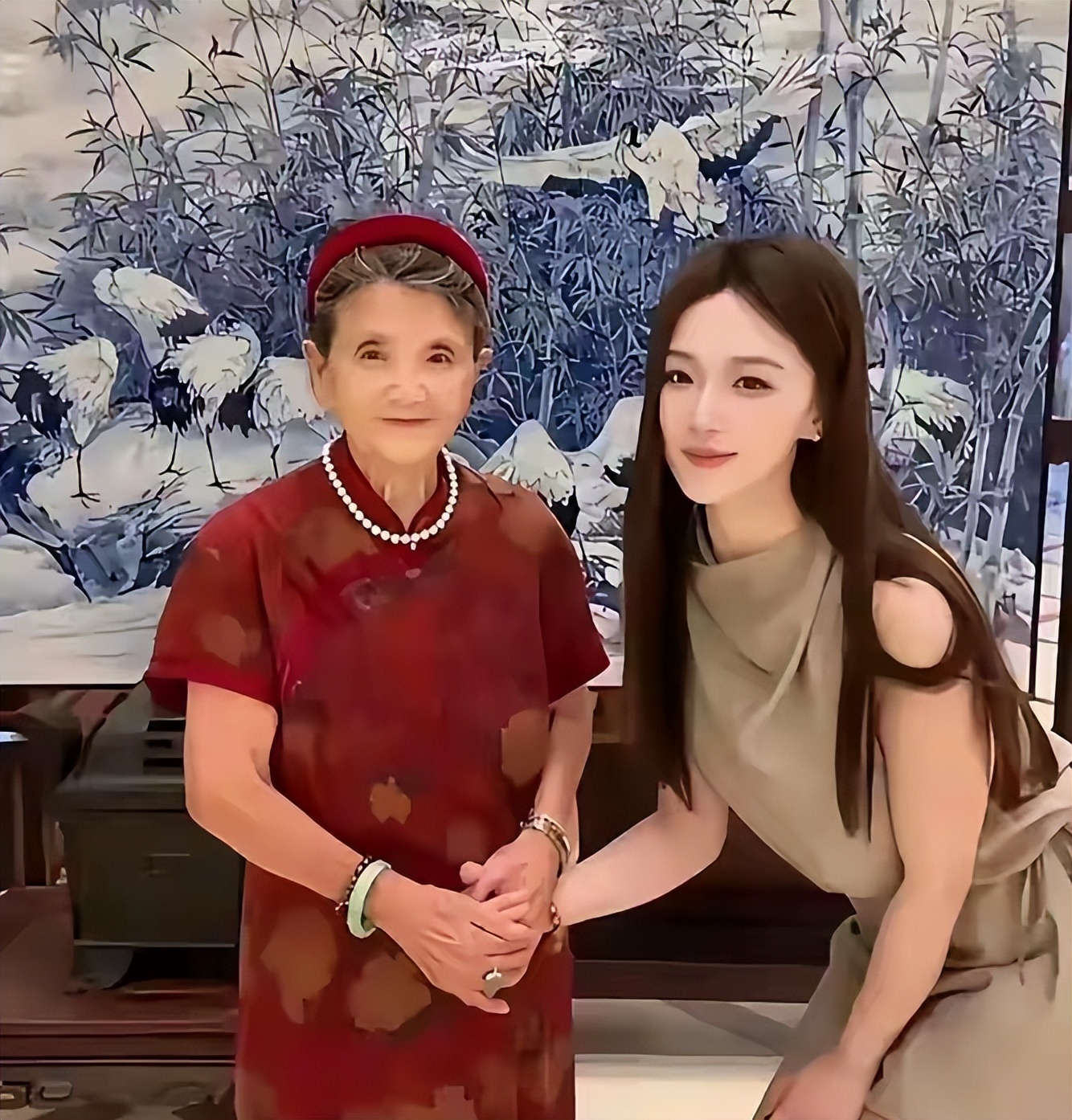 离婚仅1年，杨子母亲态度大变，黄圣依算盘落空，担心的事发生了