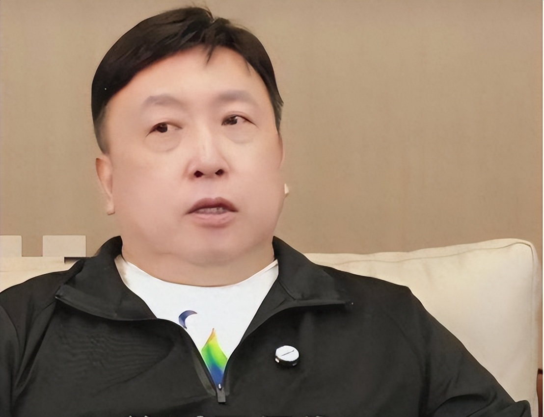 惊爆！香港著名男星曾因不理人，被黑社会围攻，被粗口大骂15分钟