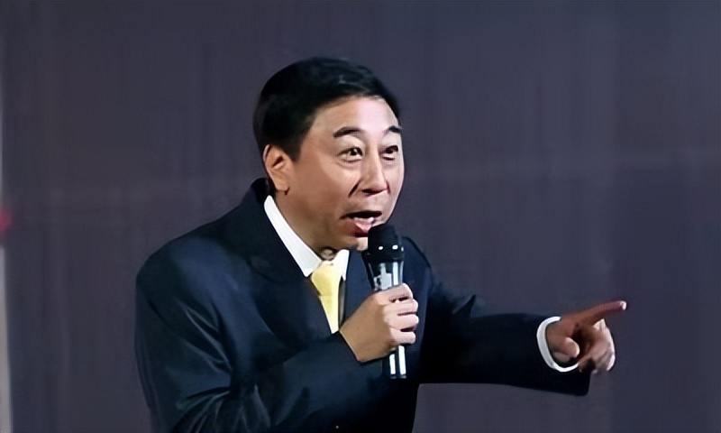 回加拿大生活的大山，60岁须发皆白很沧桑，重庆妻子却风韵犹存