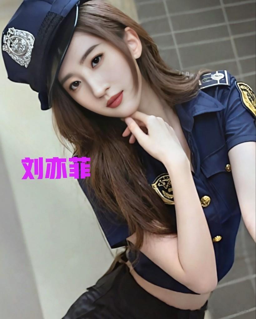 刘亦菲蓝色造型惊艳绝伦气质优雅让人眼前一亮