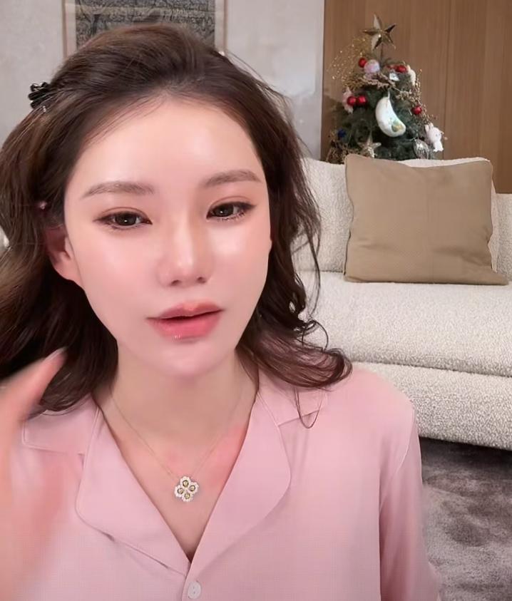 汪小菲夫妇陪俩娃吃晚饭!玥儿说想马筱梅了,带超多零食去很开心