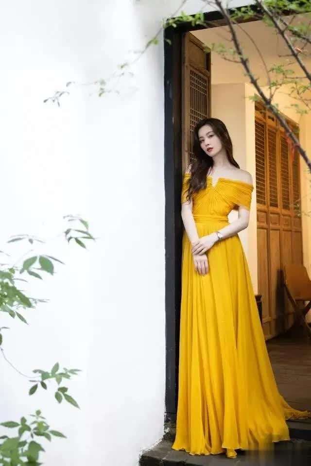 刘诗诗穿黄色连衣裙太美了