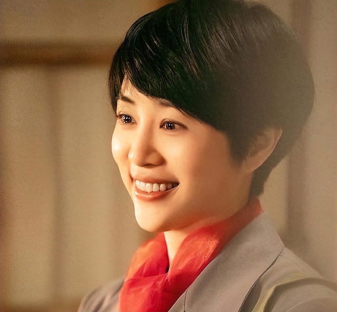 爷爷是中国表演艺术家，老公是北电院长，她却坚持靠演技走红！