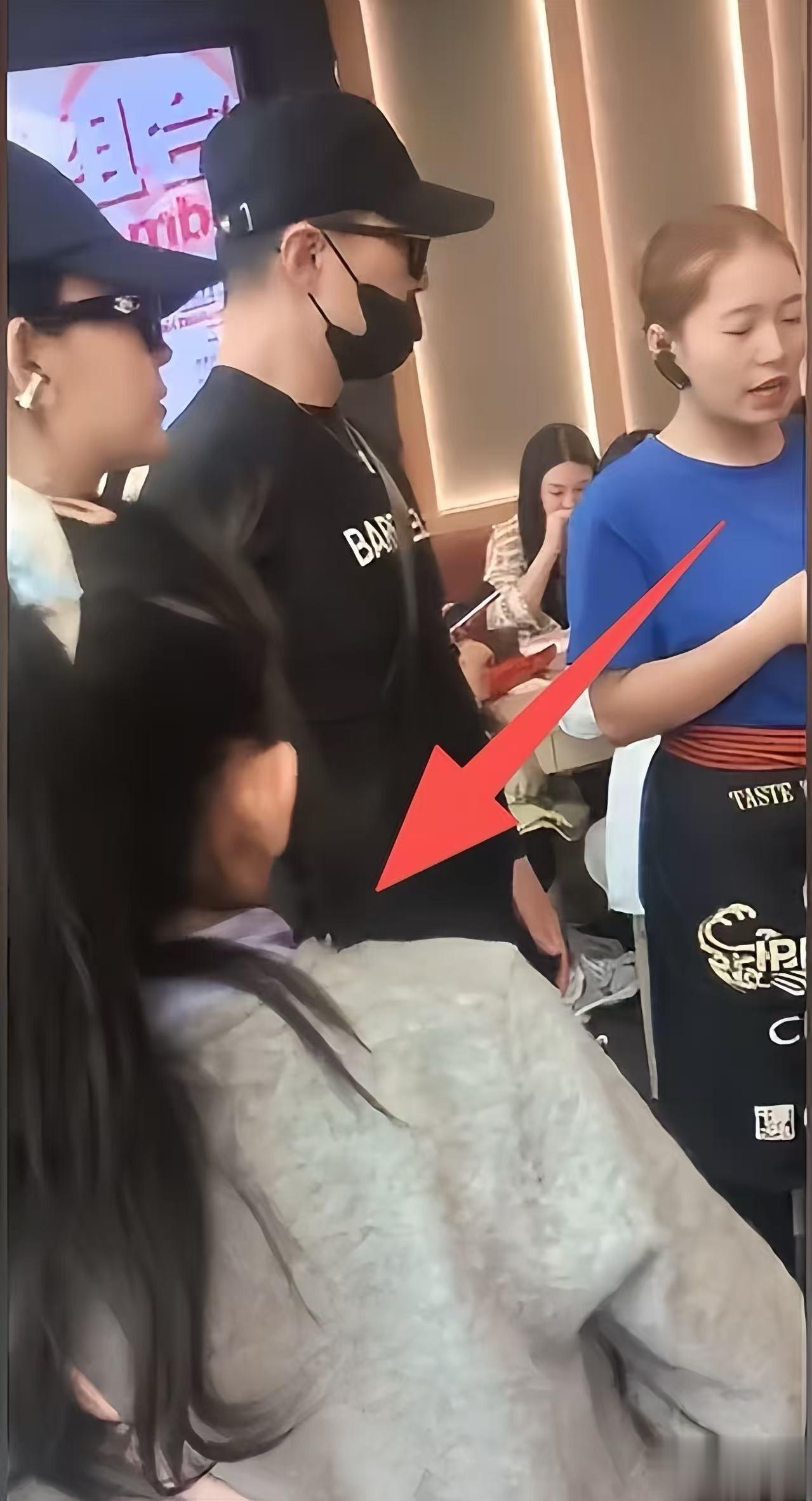 章子怡三亚陪孩子太拼了!被晒到皮肤黝黑、身材走样还长了小肚腩