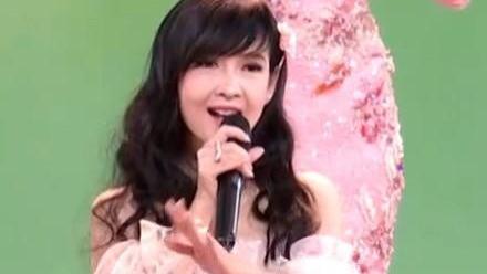 春晚10美亮相，58岁周慧敏给我美了一大跳