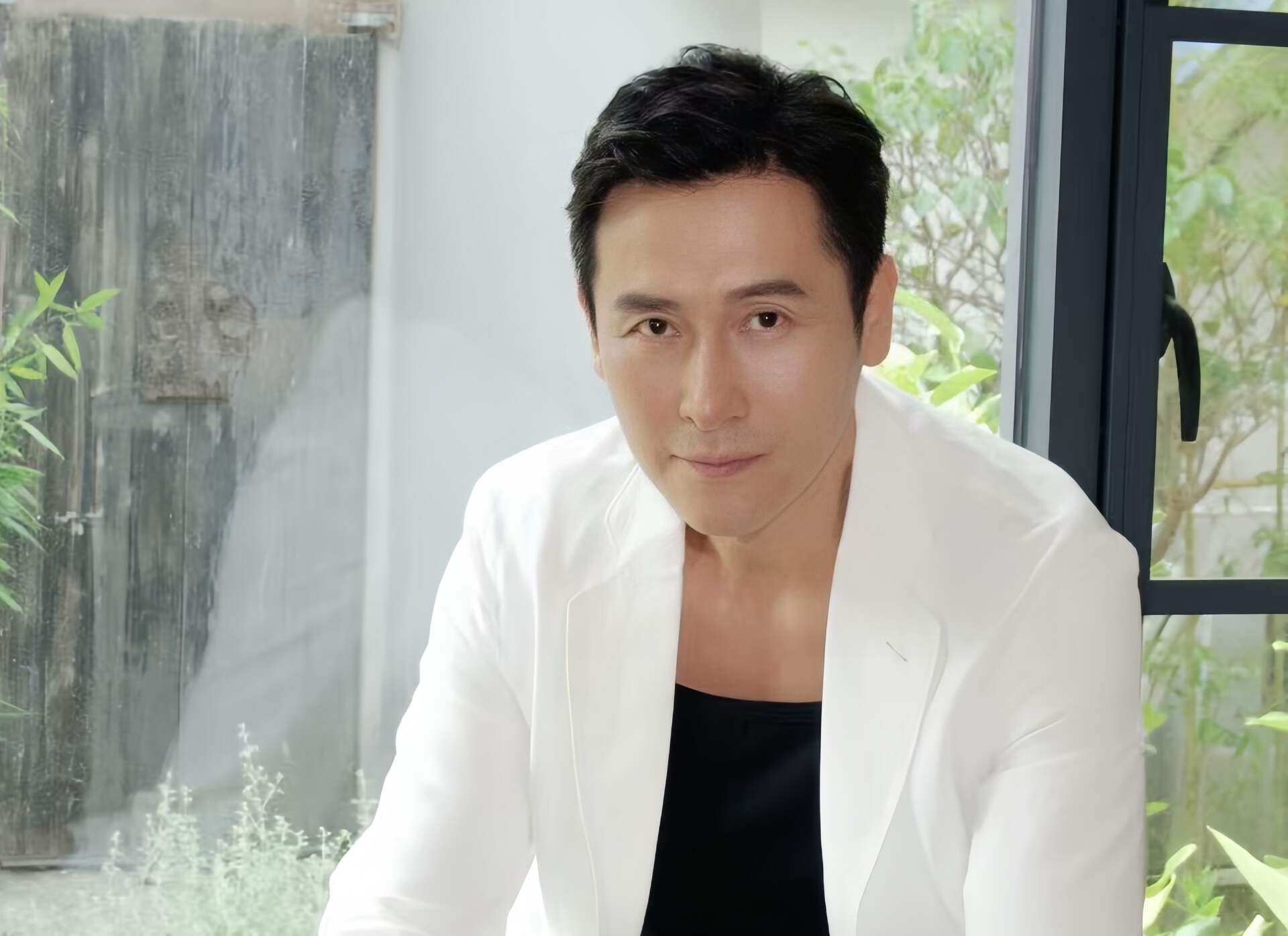 又走一个！TVB知名男星正式宣布离巢，主演新剧积压近三年才播出