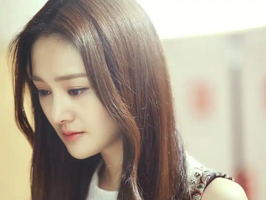 35岁郑爽整容后遗症明显,身后豪宅暴露真实财力,却走不了回头路