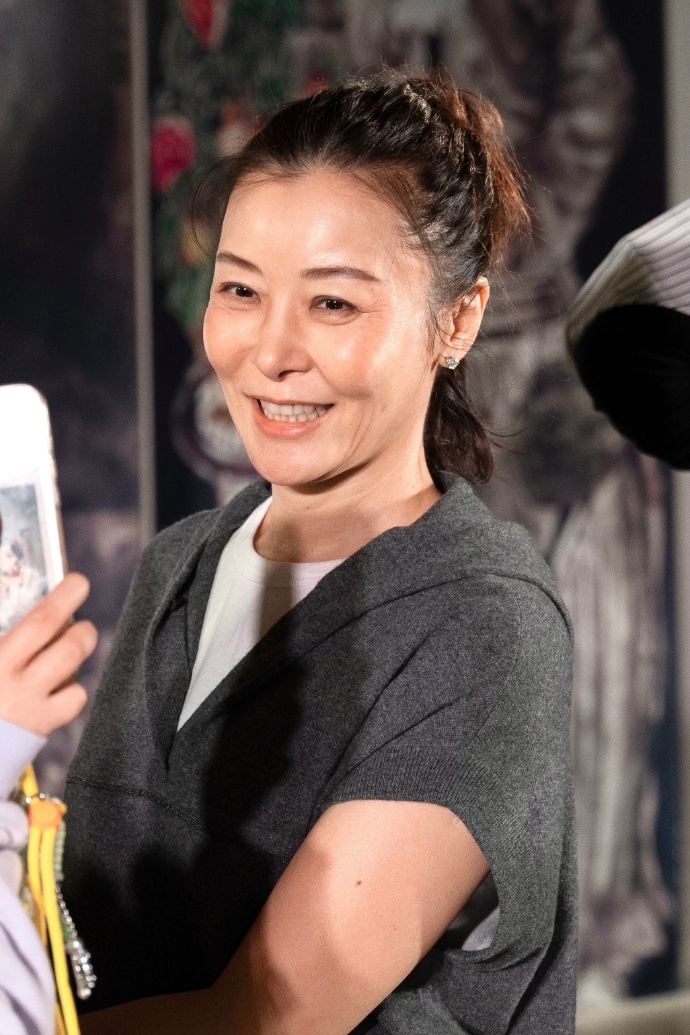 抢走王朔，睡遍京圈，定居国外9年的“坏种”徐静蕾，成最终赢家
