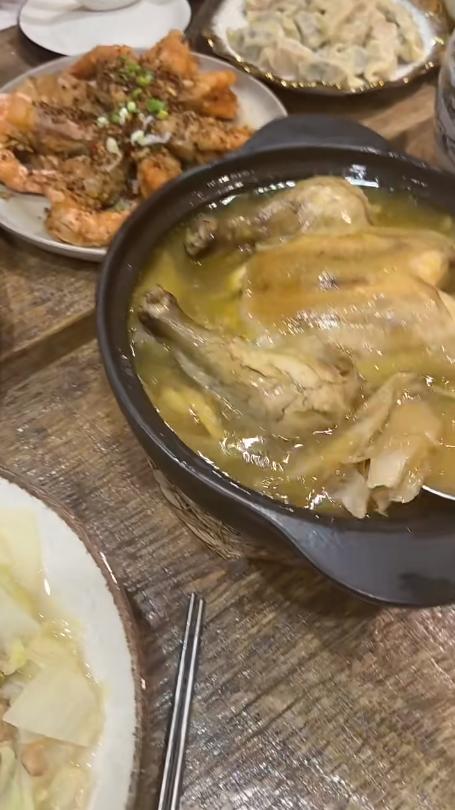 汪小菲除夕晒年夜饭！丈母娘做10道台北名菜，玥儿箖箖超级爱吃