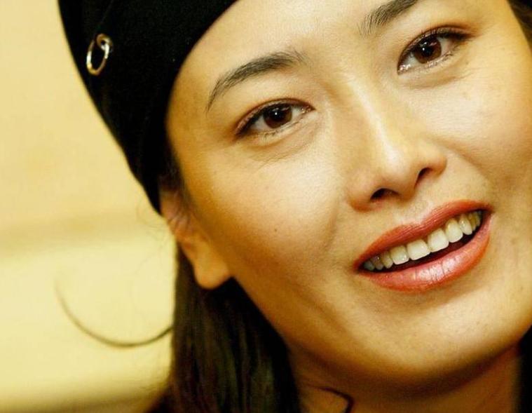 与男友同居8年无果,分手半年转身嫁企业CEO,如今一儿一女很幸福