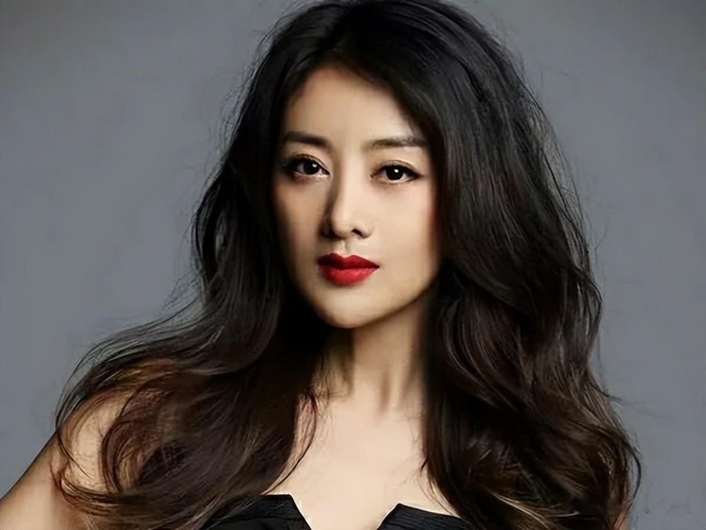 娶大六岁的二婚妻子，心甘情愿吃软饭，39岁的他演渣男再度翻红！
