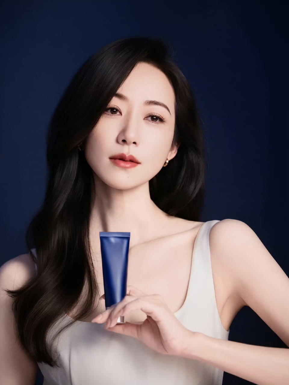 韩雪老师今日品牌代言写真，优雅气质藏不住，妈咪级别的美