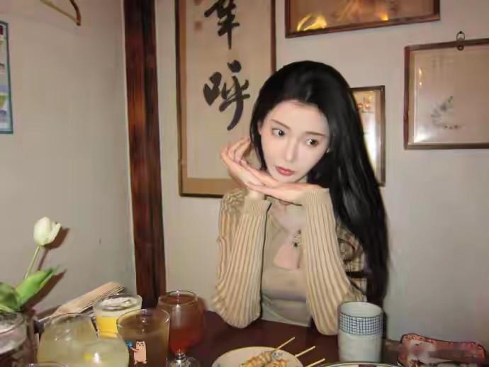 王星辰身姿曼妙韵味足，尽显成熟女性的独特魅力风情