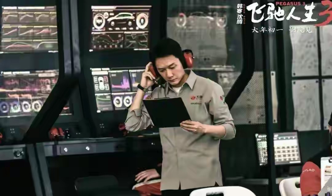 破12亿！春节档电影前三出炉，张艺谋跌落神坛，《飞驰人生》完胜