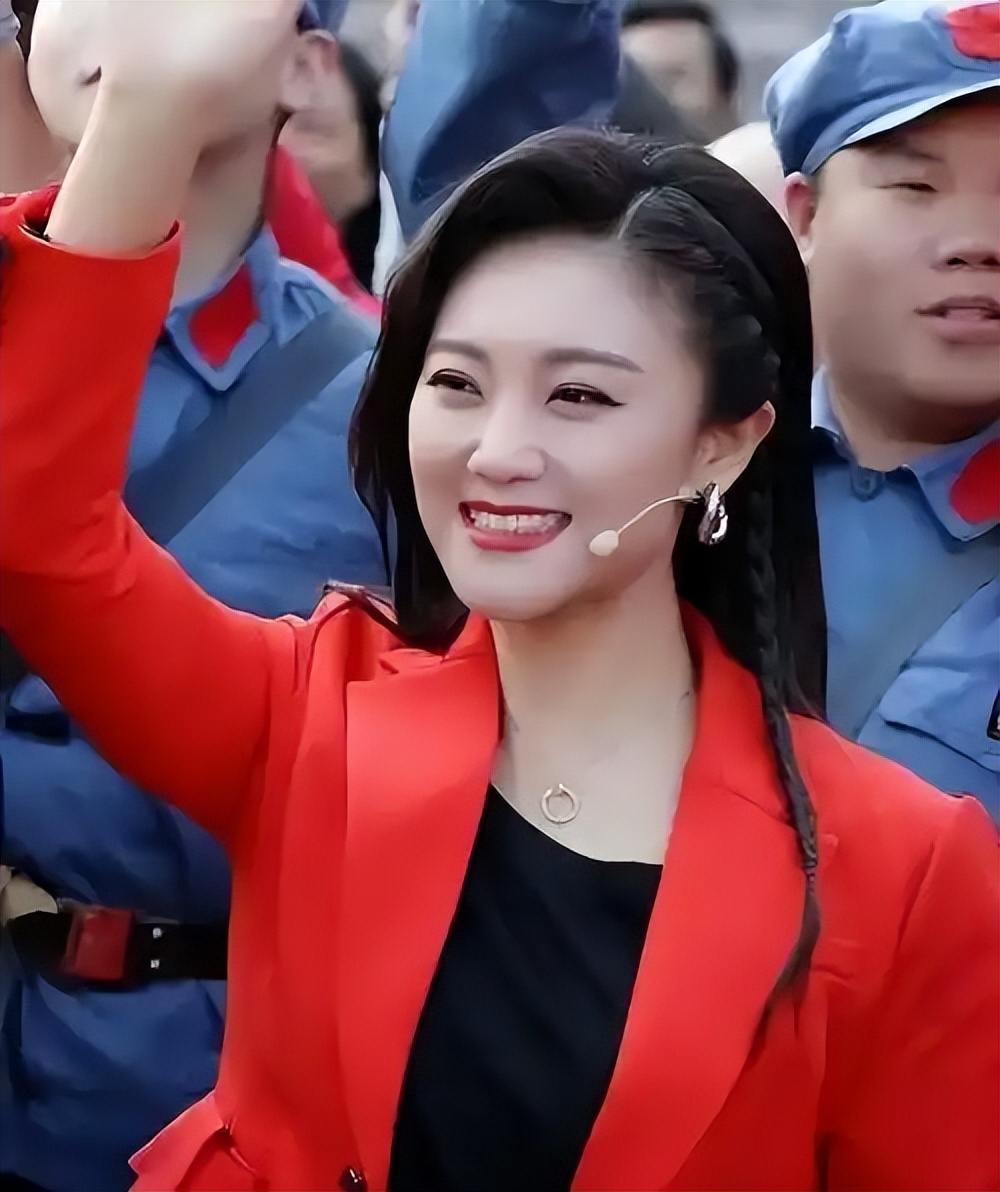 玖月奇迹离婚7年，王小玮近况曝光，43岁无婚无育，身体发福显老