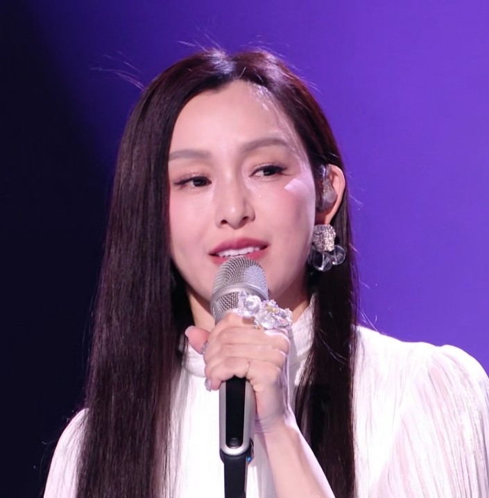《浪姐7》首个翻车姐姐，全场跑调，周杰伦前女友头衔也不顶用