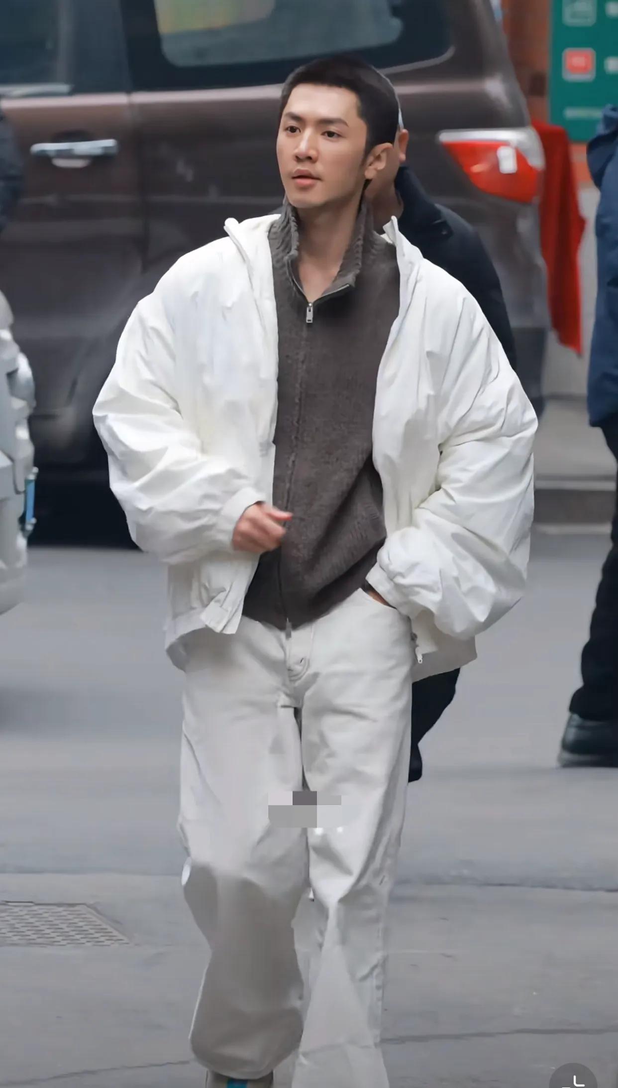 帅爆了!陈哲远寸头造型,粉丝直呼“老公”,完全看不出是假发