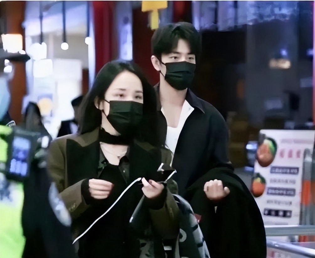 知名大V坦白肖战李沁真实关系，与经纪人相恋传闻，早就真相大白