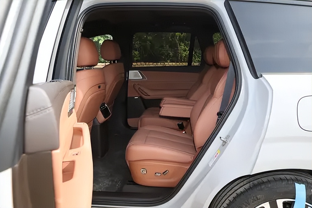 续航焦虑彻底终结？230km纯电、1300km综合，这台新车把同级逼急