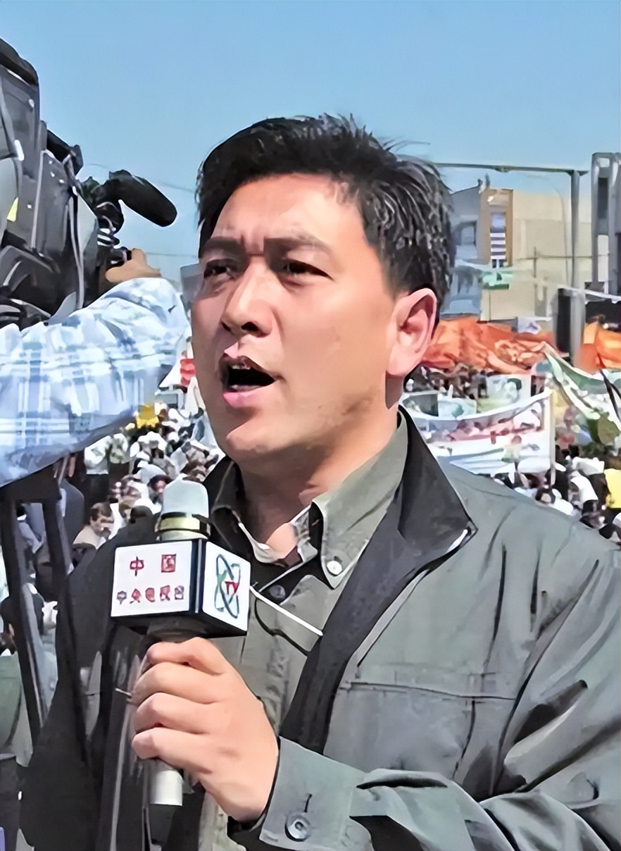 官媒发文，高调官宣水均益新身份，移民海外传闻去年早真相大白