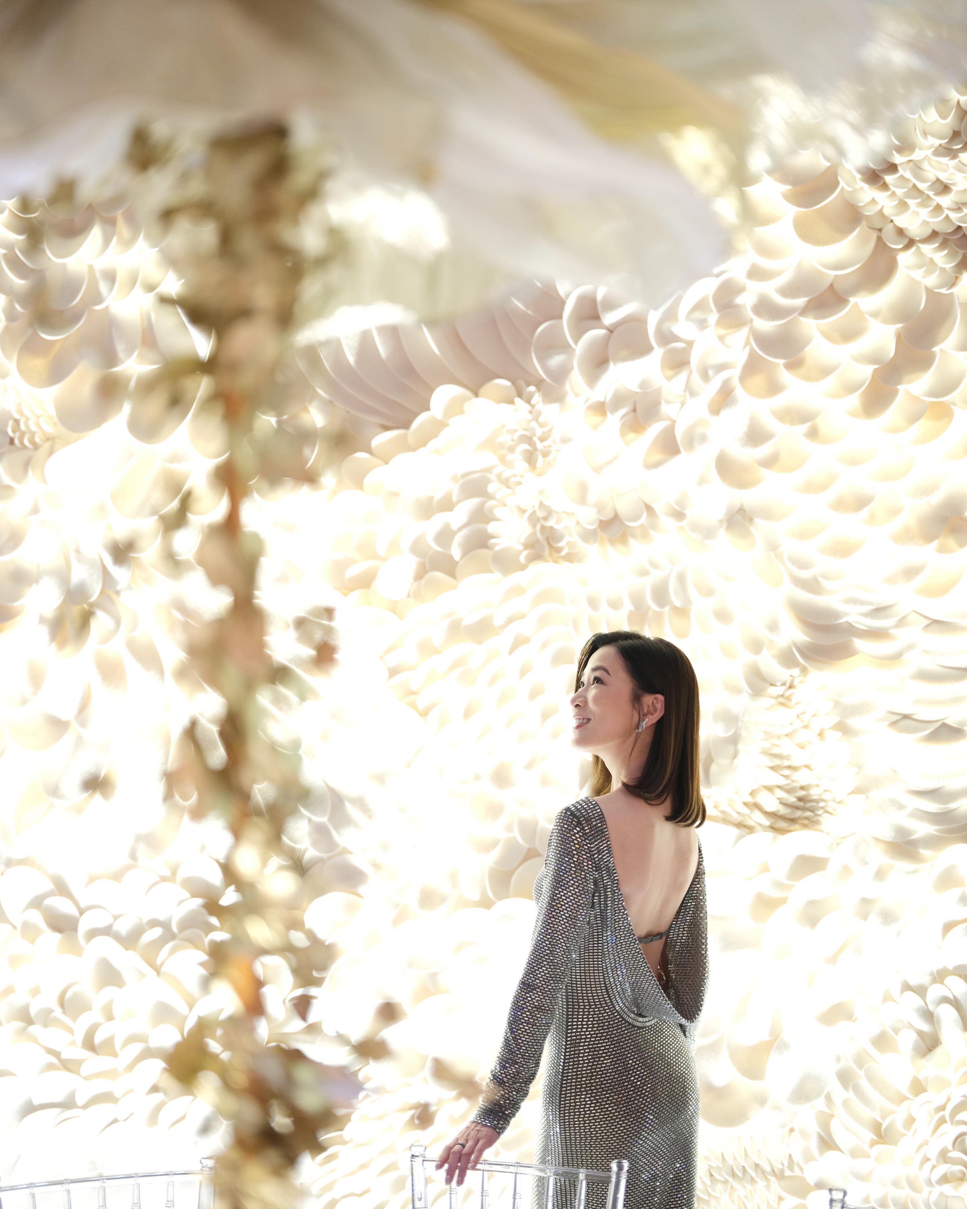 佘诗曼这腰臀比,我真的会反复看