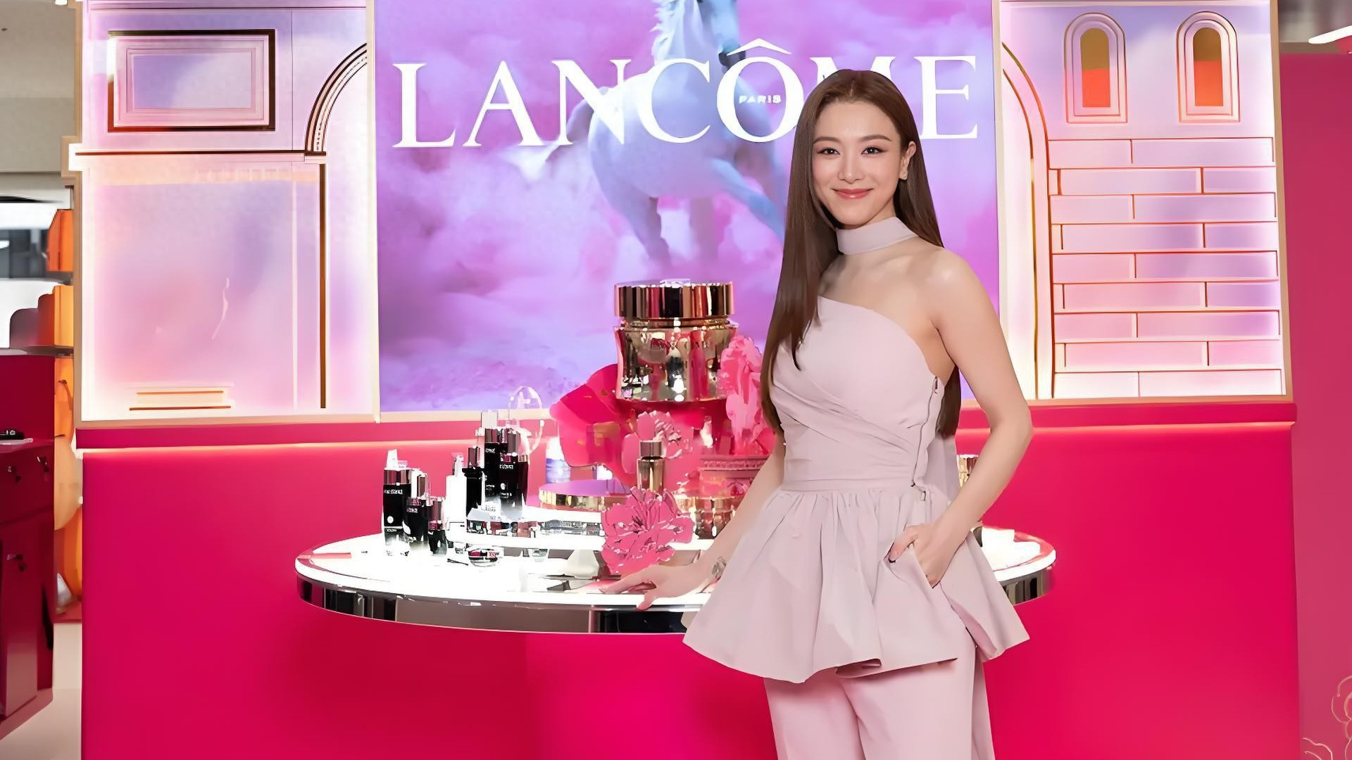 王敏奕健美的体型显得恰到好处