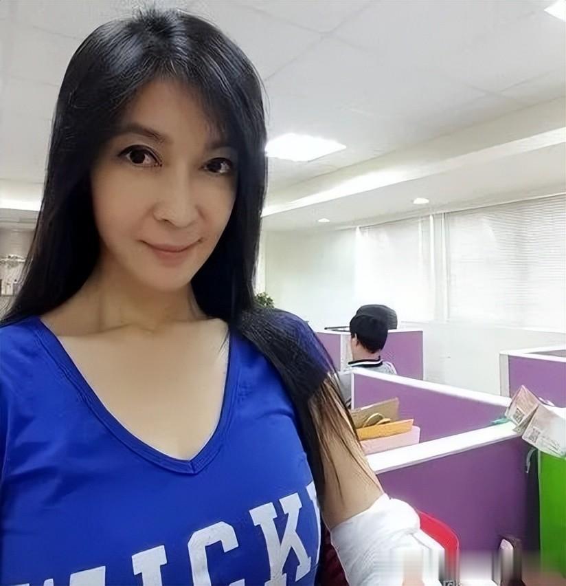 58岁女星患大肠癌放弃救治，癌细胞已扩散至肝肺部，盼有尊严离世