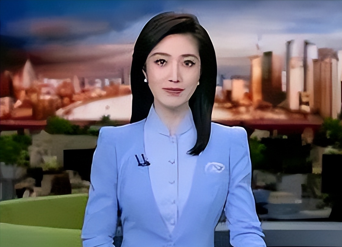 上海主持何卿：曾和国脚谈恋爱，多次亮相央视，如今女儿成她骄傲