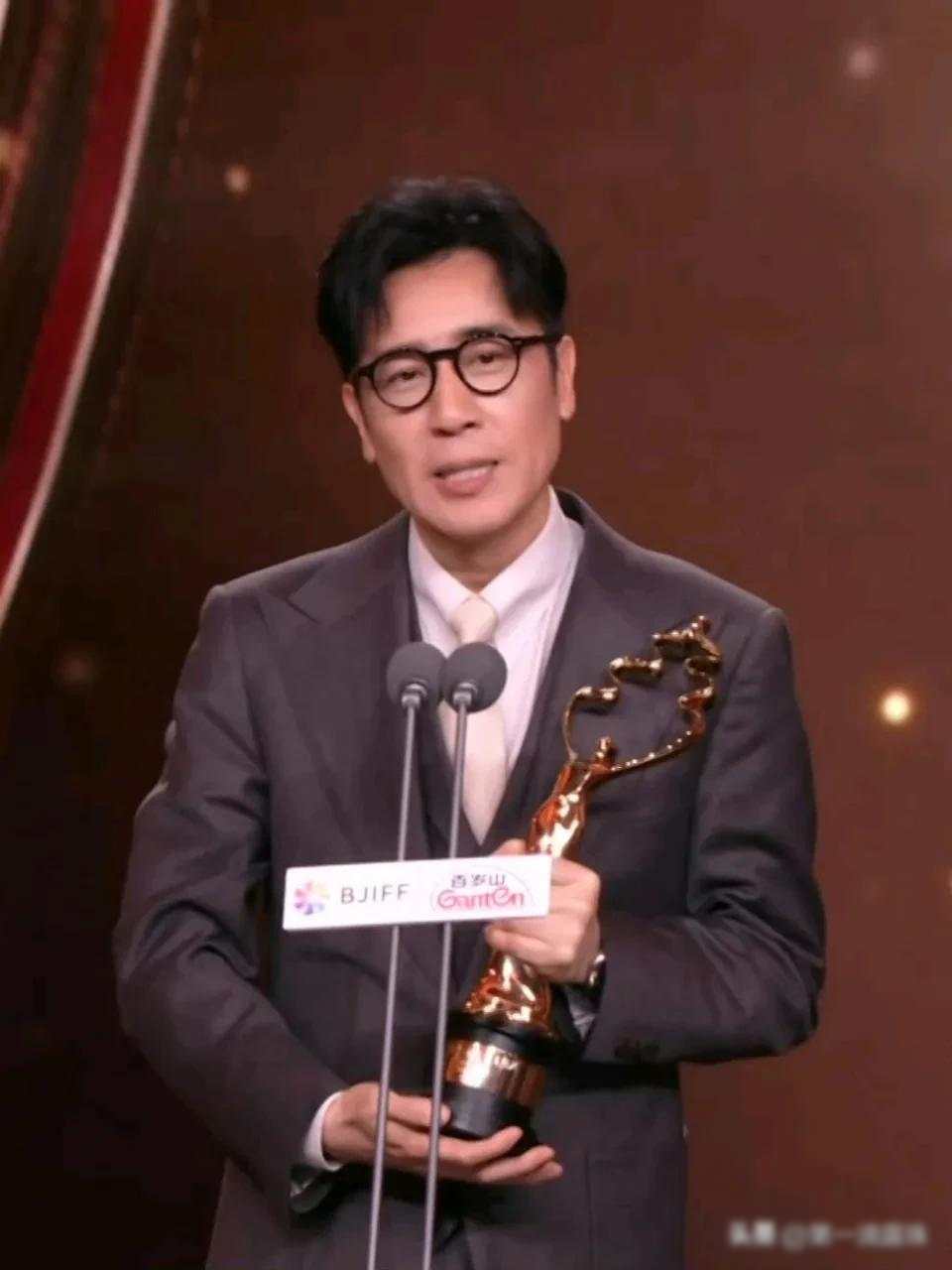 北影节天坛奖揭晓，于和伟夺影帝，刘诗诗美翻全场