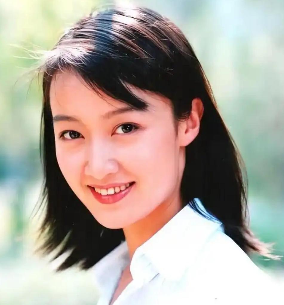 从央视主播到\争议女王\,她用24年证明:有些路只能自己走