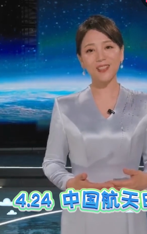 央视主持人劳春燕分享在航天发射场图片
