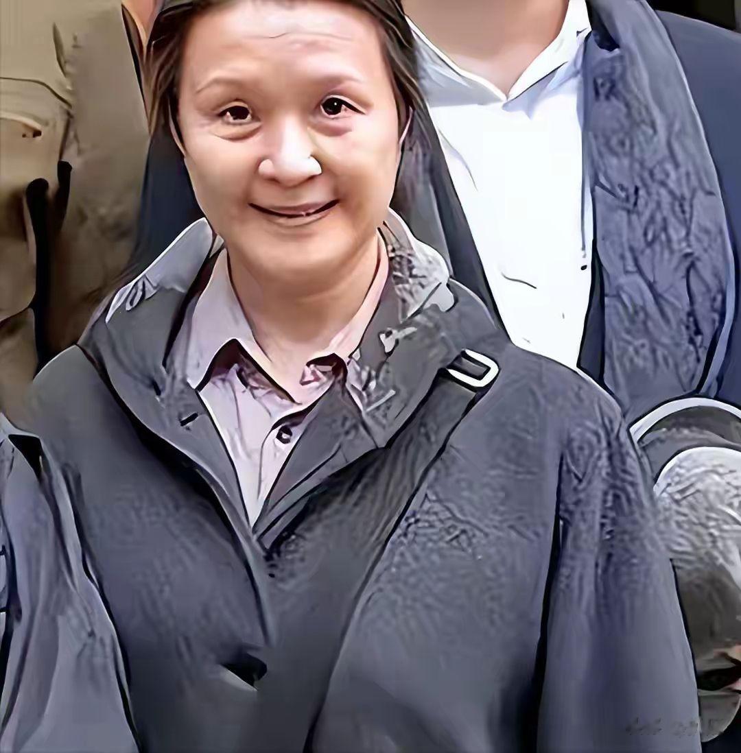 恋爱脑下场是真惨！从春晚主持人到养不起孩子的妇女，方舒后悔吗