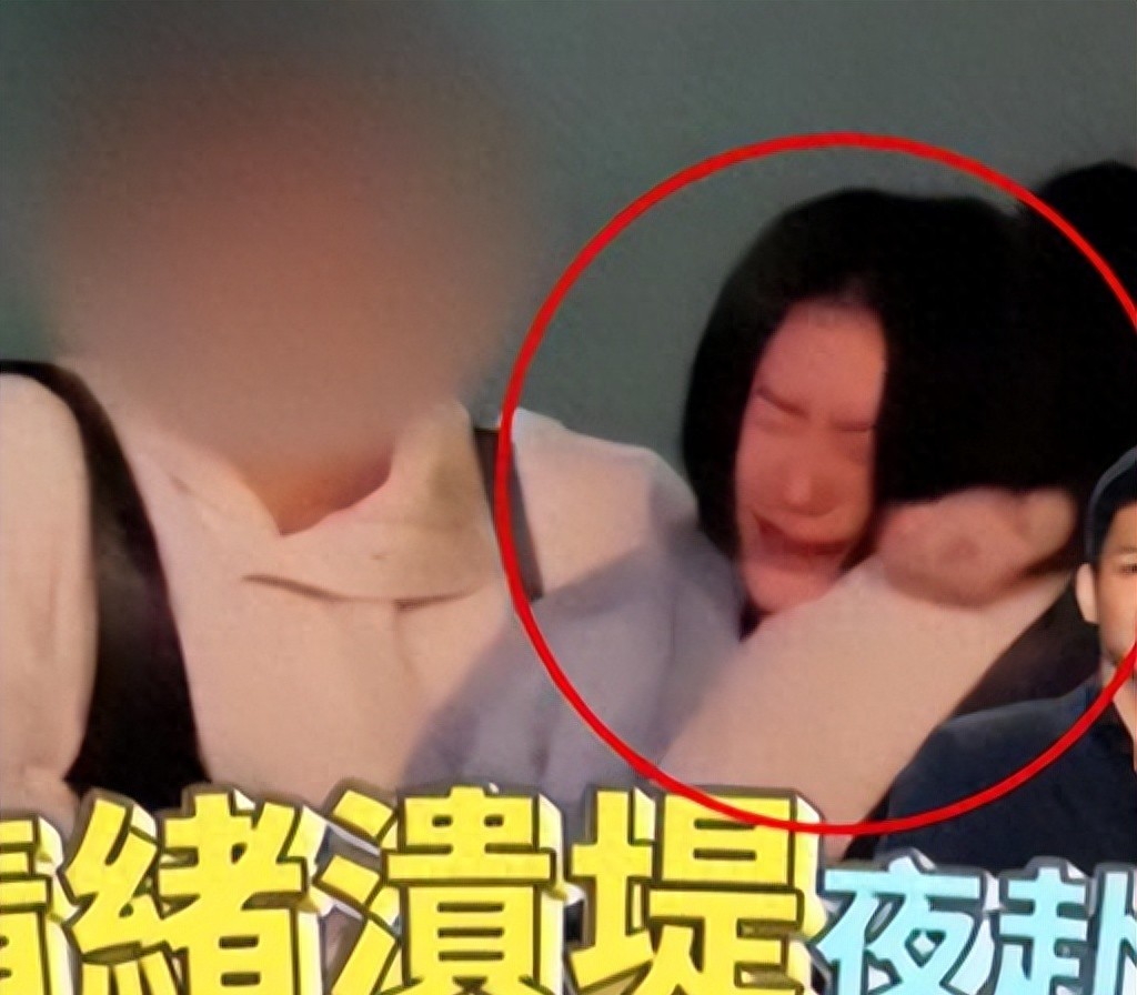 小S街边痛哭上热搜那天，3月18日，她没回自己家门