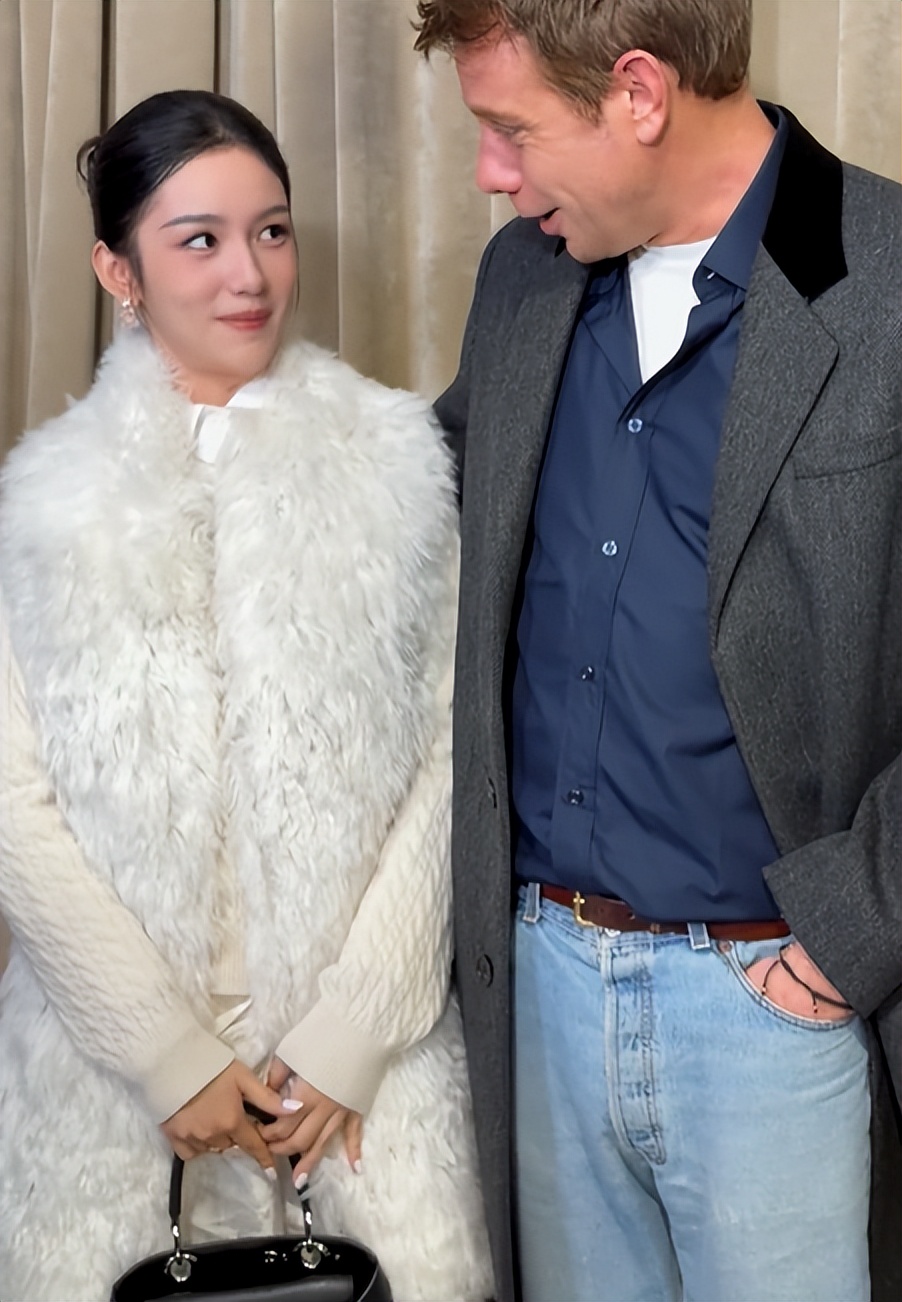 巴黎这一夜，蔡依林逆生长美绝了，周也扛住镜头，却被周迅惊艳！