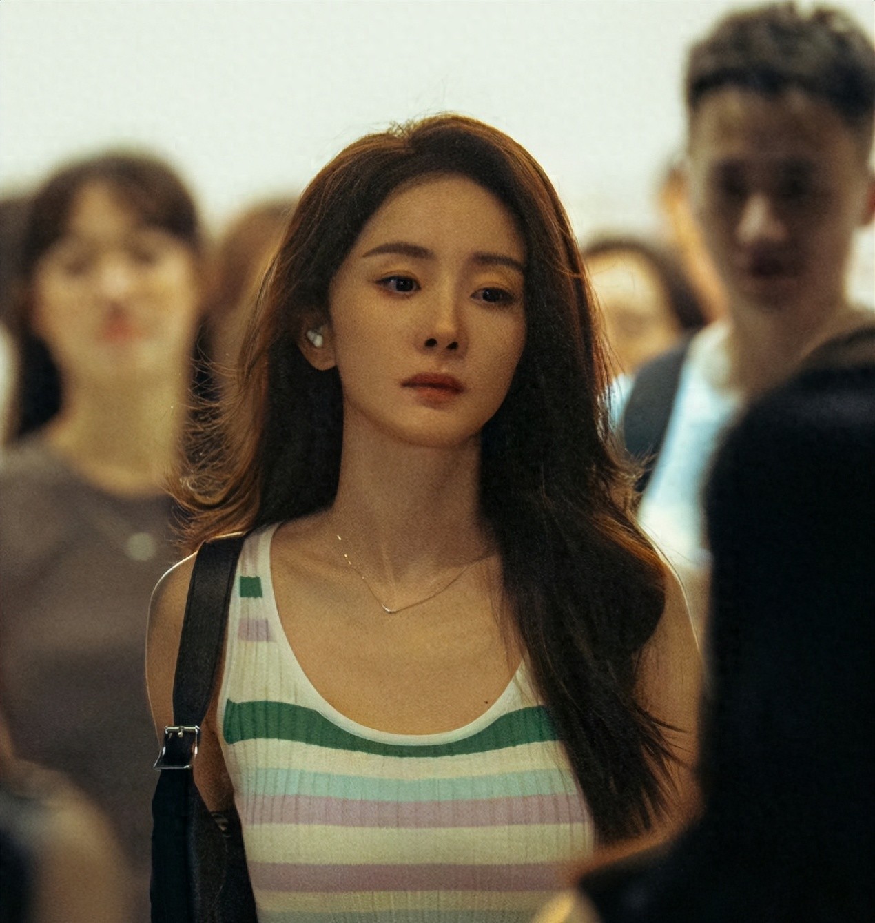 杨幂一脸疲惫还演少女？85花状态都堪忧，还是倪妮更清醒！