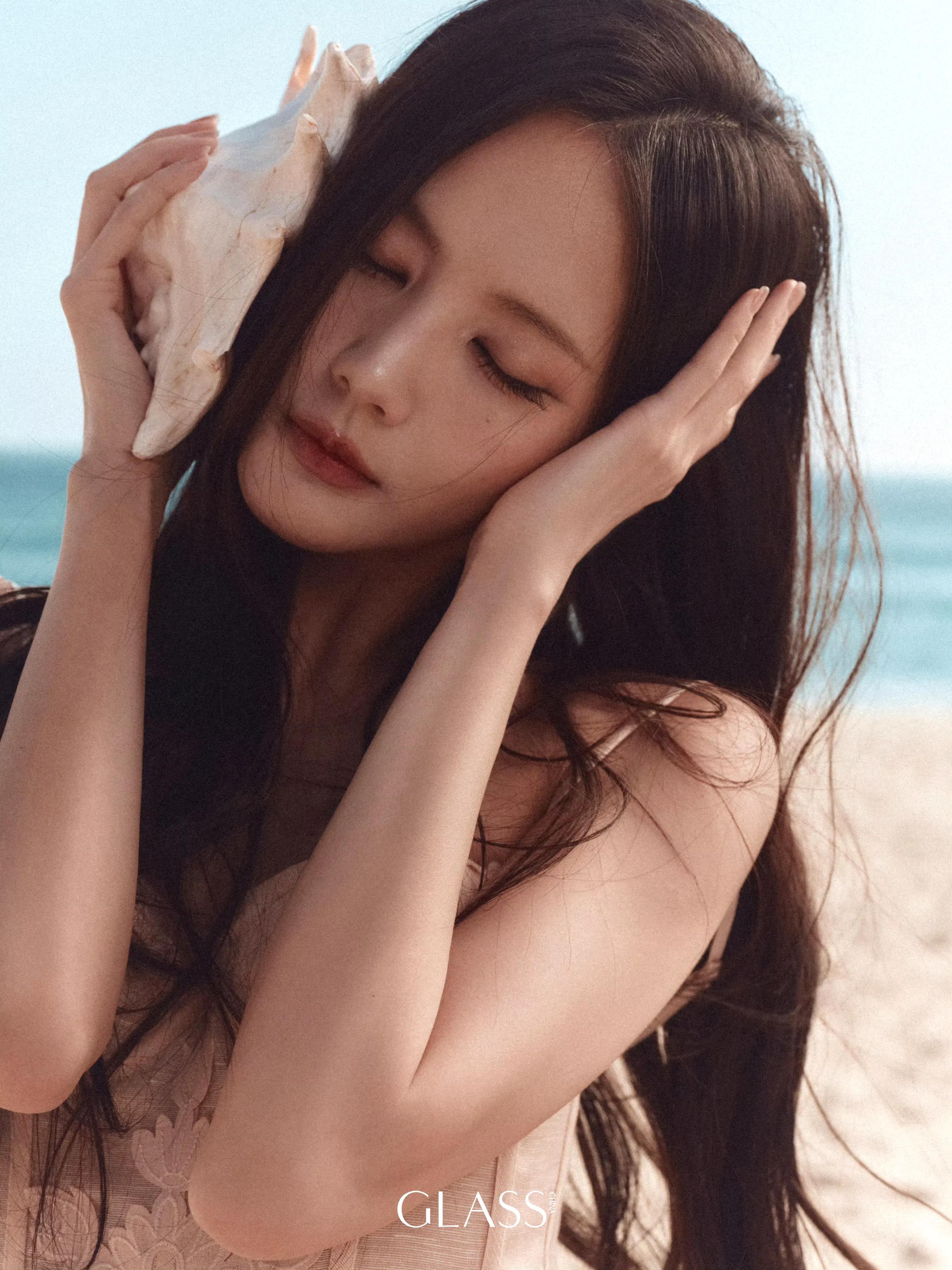 李一桐GLASS四月刊封面