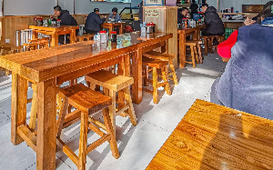 7年前，我在火车站请大爷吃了一碗面，没想到他却回赠我北京一套房和300万