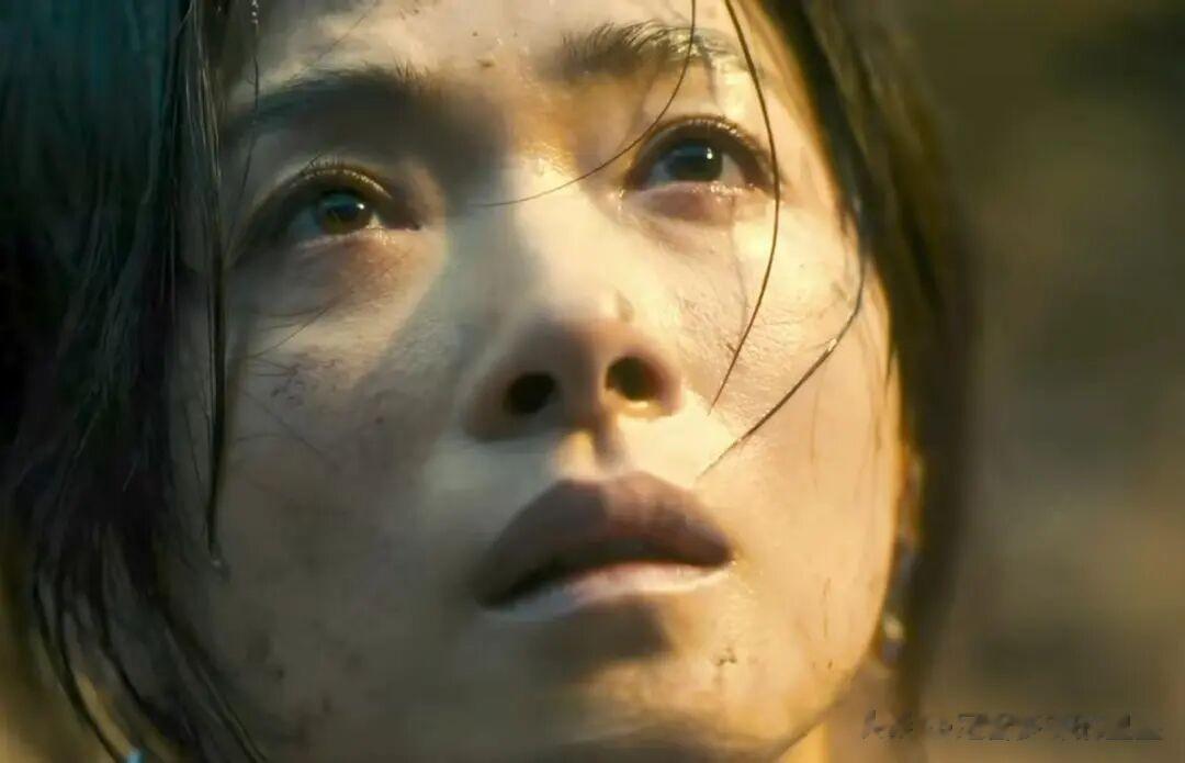女演员千万别整容,看43岁万茜跟23岁王和,就明白张艺谋没说错