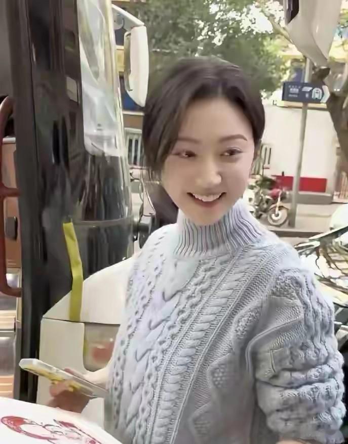 见过景甜本人才懂，真人比荧幕美太多，颜值气质直接封神