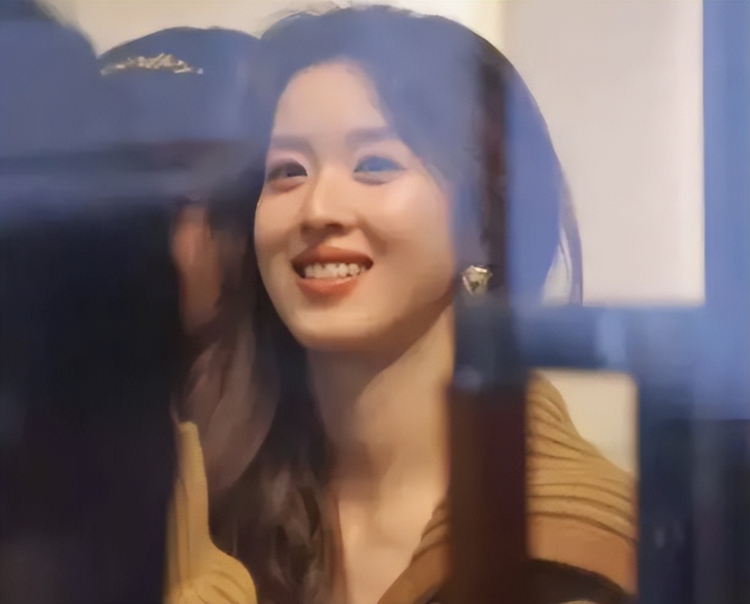 刘强东的老婆章泽天，生了3个娃还能保持这身材，确实厉害