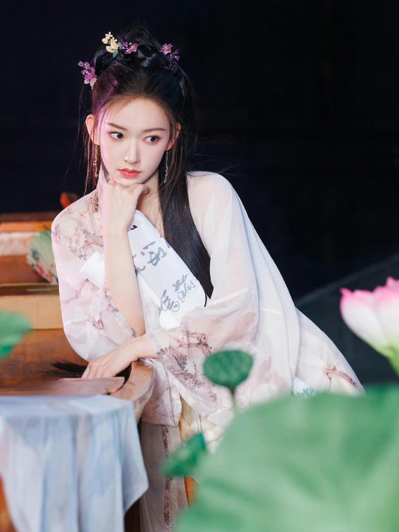 程潇 ｜ 宋制汉服 ???，汉服一穿，直接封神！