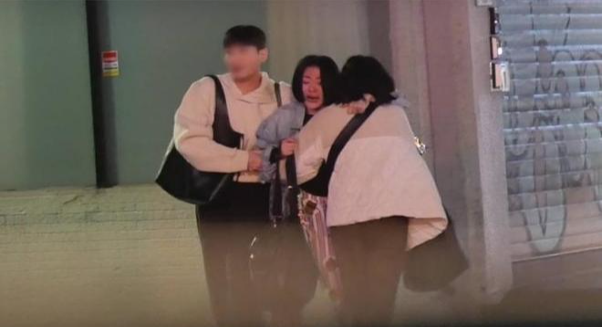 小S情绪溃堤夜赴好友黑人范范家 撕心痛哭崩溃画面曝光