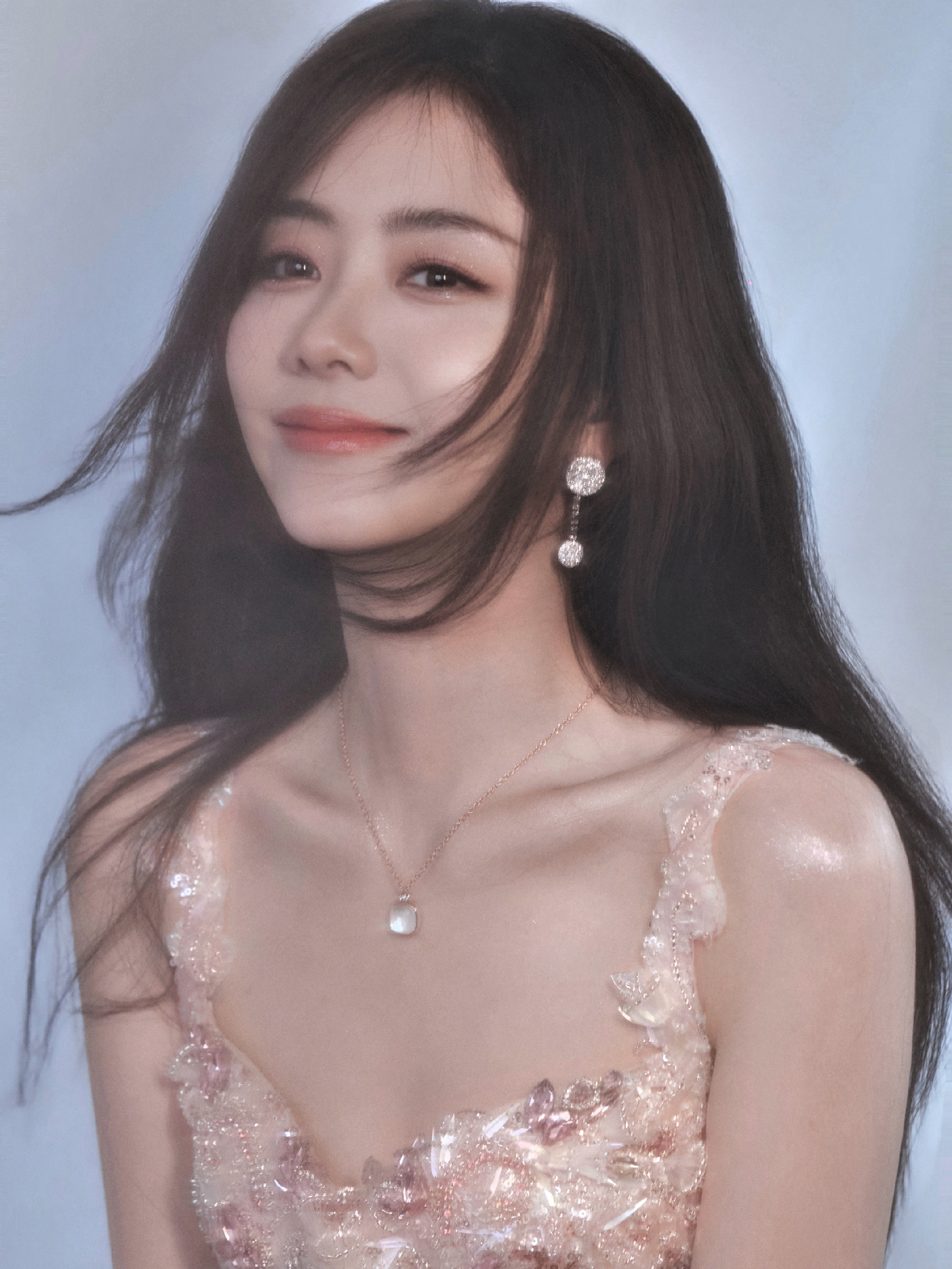 谭松韵：“妹感姐”的完美诠释，甜软与气场并存！