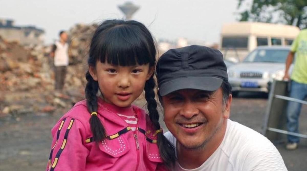黄宏现状：住北京普通小区，闲时照顾外孙女，65岁走路需要人搀扶