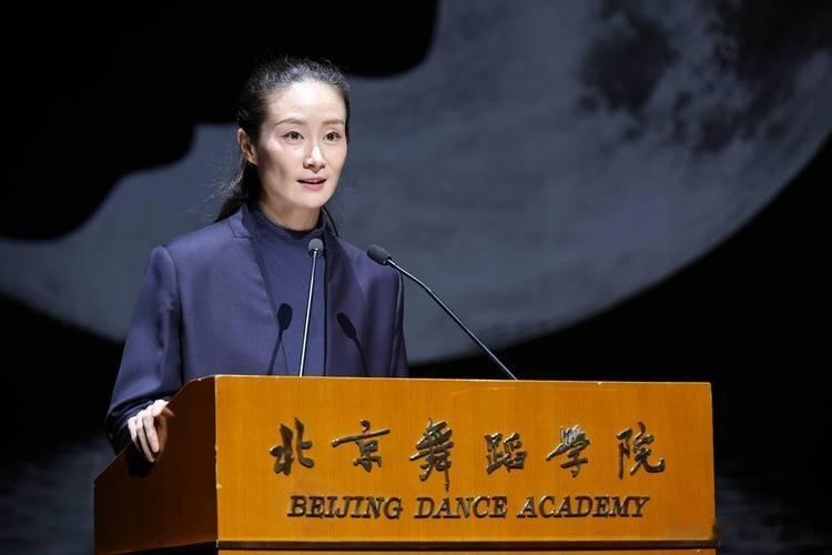 主动离开赵本山，17年后再看王小蒙现状，才知当初选择多明智