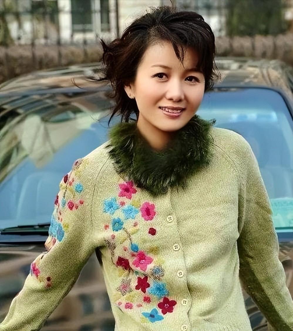 59岁郑卫莉：挺孕肚拿奖，丈夫出轨继子冷淡，如今生活怎么样了