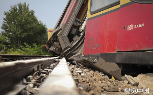 西班牙高铁脱轨，铁轨裂缝高达30厘米，直接暴露日本30年造假传统，小日本简直是典型的坑人害人…